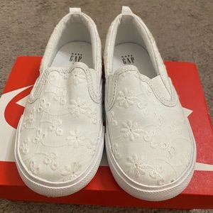 toddler white gap shoes